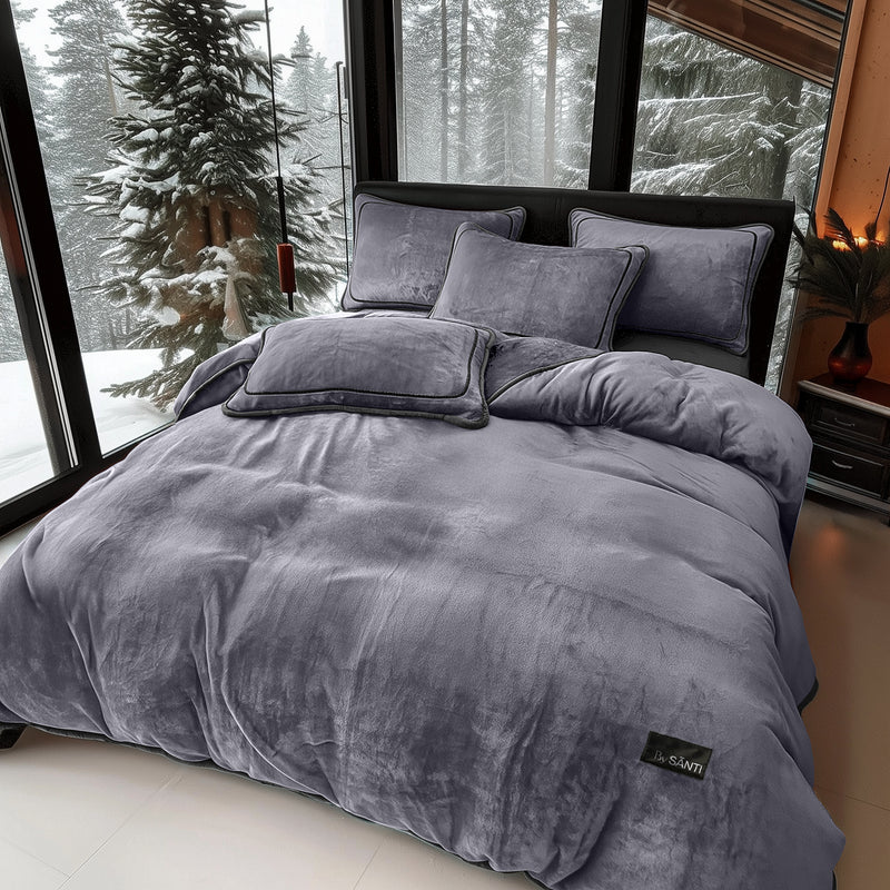 The Velós Luxurious Velvet Bedding Set